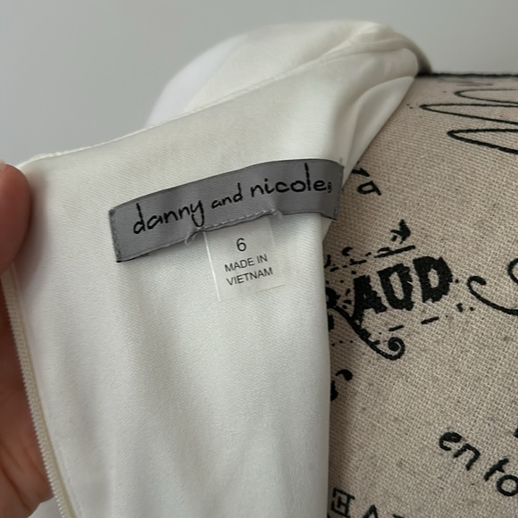 NWT Danny & Nicole White Cape Flutter Sleeve Dress Women's size 6 - Picture 5 of 7